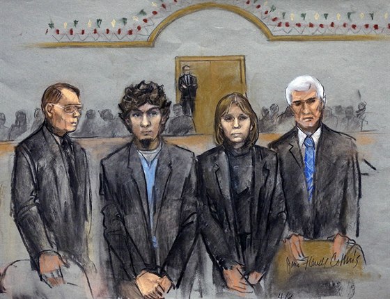 Džochar Carnajev spolu se svými právníky poslouchá rozsudek poroty (8. dubna...