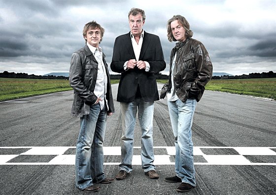Moderátorské trio pořadu Top Gear v roce 2011: vlevo Richard Hammond, uprostřed...