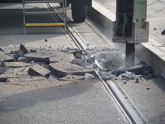 Rekonstrukce tramvajové trati v Kobylisích.