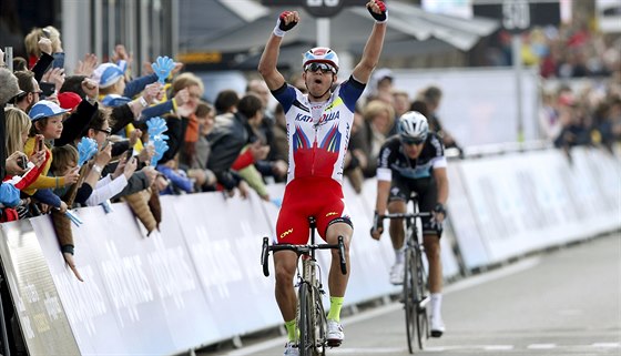 Alexander Kristoff vítzí v závodu Kolem Flander.