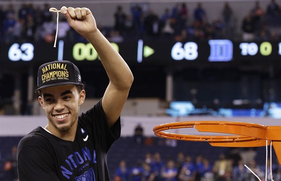 Tyus Jones dovedl basketbalisty Duke k titulu v univerzitní souti NCAA,...