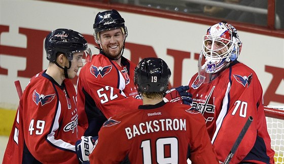 Braden Holtby nepustil do branky Washingtonu ani jeden puk, spoluhrái mu k...