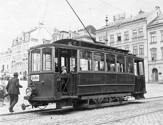 Tramvaj v centru Jablonce nad Nisou na poátku minulého století.