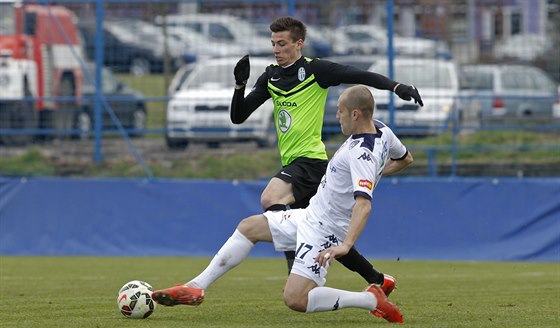 Momentka ze tvrtfinále domácího poháru mezi Slováckem (bílá) a Mladou Boleslaví