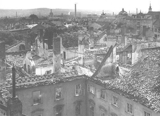 Moravské náměstí, pohled z věže kostela sv. Tomáše (konec listopadu 1944)
