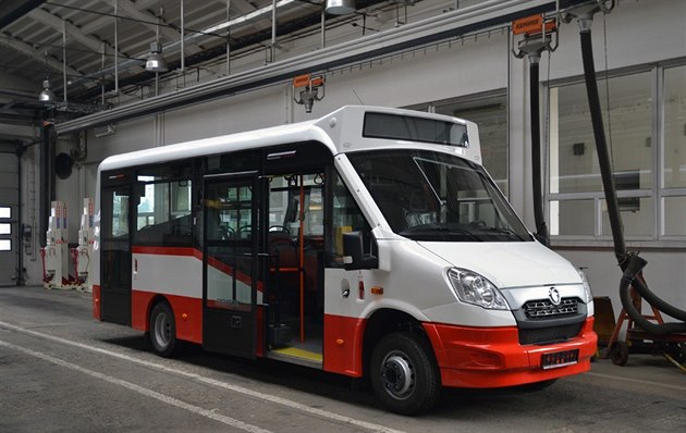 Minibus SKD Stratos LF 38 má na délku 7,7 metru a na šířku 2,2 metru.