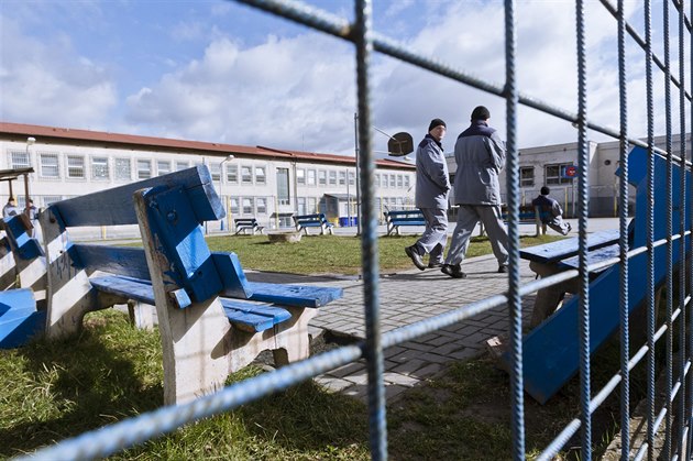 V�znice v Orá�ov� na Rakovnicku. Celkem v �esku pracuje 56 procent v�ech zam�stnatelných v�z��.