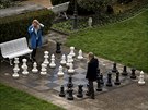 Ruské novináky hrají achy na zahrad hotelu Beau Rivage Palace v Lausanne (1....