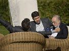 Írántí jaderní vyjednavai na zahrad hotelu Beau Rivage Palace v Lausanne (1....