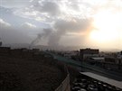 Kou ze zasaené vojenské základny v pohoí Fad Attan v Sanaa (6. dubna 2015).