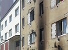 Poár zniil bytový dm v Kralupech nad Vltavou. Hasii z hoící budovy vynesli...