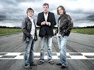 Moderátorské trio poadu Top Gear v roce 2011: vlevo Richard Hammond, uprosted...