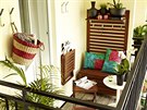 Povsit, sklopit, rozloit. Variabilní nábytek slouí na malém balkonu podle...