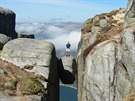 Norská hora Kjerag (1 110 m) u východního konce fjordu Lysefjord pitahuje...