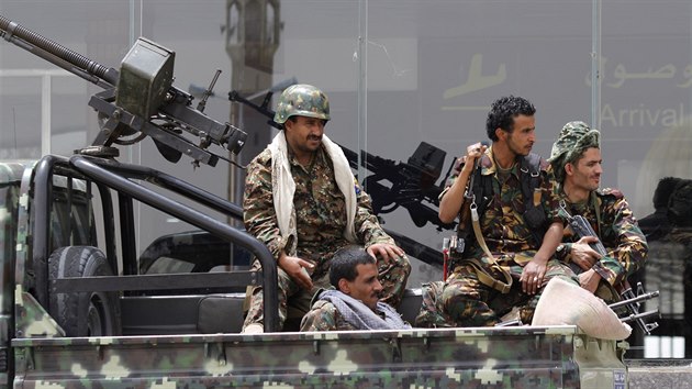 itt bojovnci u letit v Sanaa (26. bezna 2015)