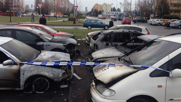 Na sdliti v Mlad Boleslavi hoelo sedm aut, odhadnut koda je dva miliony korun (31.3.2015)