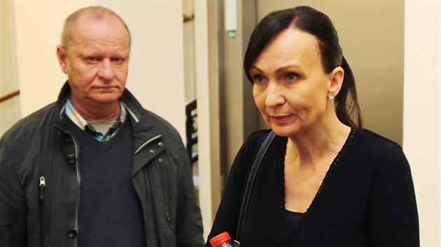 Někdejší spolupracovnice Davida Ratha Šárka Alexa (na snímku), obžalovaná ze zmanipulování veřejné zakázky, u pražského městského soudu. (8. dubna 2015)