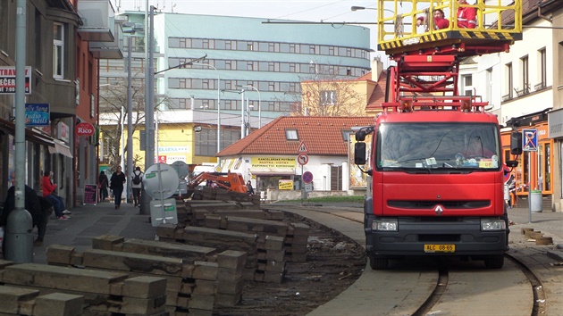 Rekonstrukce tramvajové trati v Kobylisích.