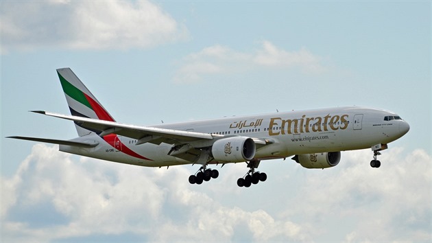 Boeing 777 Emirates pistv v Praze.