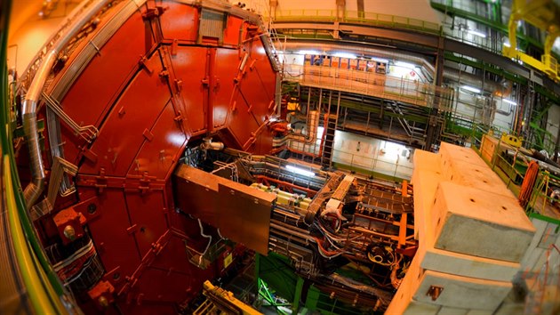 Evropský urychlova LHC se chystá na restart.