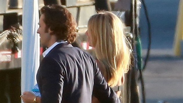 Gwyneth Paltrowov a Brad Falchuk pili na oslavu jako pr.