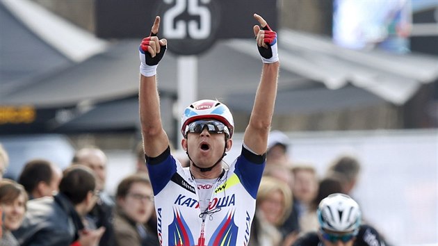 Alexander Kristoff vít�zí v závodu Kolem Flander.