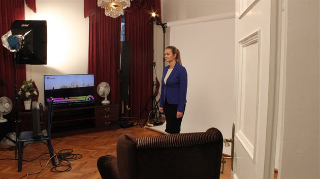 Herečka Barbora Mottlová v seriálu Inspektor v nesnázích.