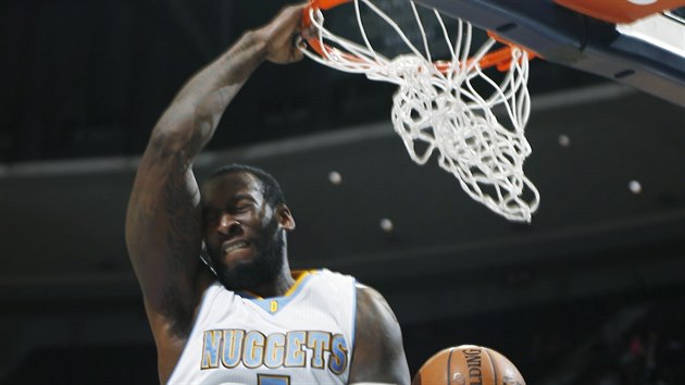 J. J. Hickson z Denveru smeuje do koe LA Lakers.