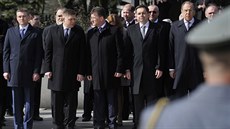 Zleva pedseda slovenského parlamentu Peter Pellegrini, premiér Robert Fico,...