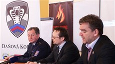 Policisté na tiskové konferenci ve dvorské zoo. Zleva: zástupce generálního...