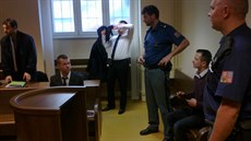 Dva mu�i (oba vsed�) jsou ob�alováni z prodeje drog (7.4.2015).