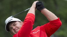 J. B. Holmes mí�í za titulem na Houston Open.