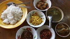Jídlo je v Barm extrémn levné. Za takovou sestavu zaplatíte jeden dolar.