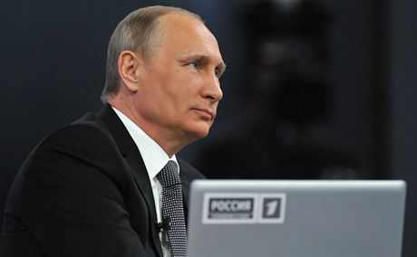 Vladimir Putin promlouval k národu v televizní besed ji ve tvrtek (16. dubna 2015)