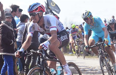Cyklista Zdenk tybar na trati zvodu Pa-Roubaix