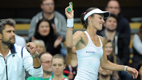 výcarská tenistka Martina Hingisová v duelu s Polkou Agnieszkou Radwaskou.