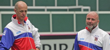 Petr Pla (vlevo) a David Kotyza na trninku esk fedcupov reprezentace.