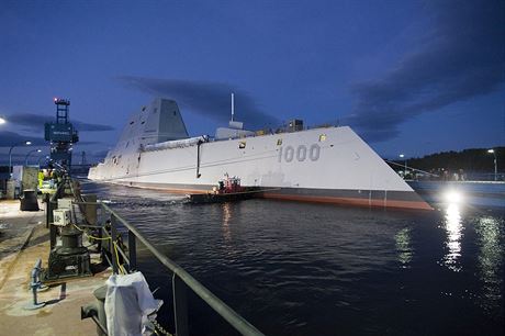 Torpédoborec DDG 100 Zumwalt v lodnicích General Dynamics Bath Iron Works