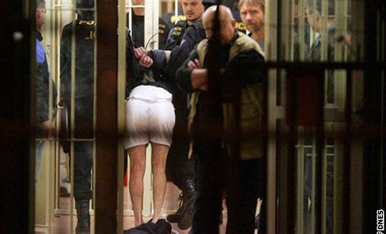 Ti uprchlíky se podailo zadret pímo v obci Velké Pílepy.