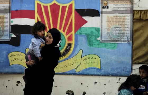 Palestinka s dítětem utekla z Jarmúku, nyní pobývá ve škole v Tadamonu (12....