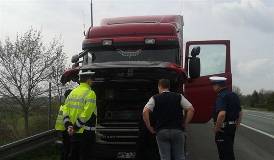 Bezpenostní akce na silnici I/33, policisté do akce nasadili i vrtulník....