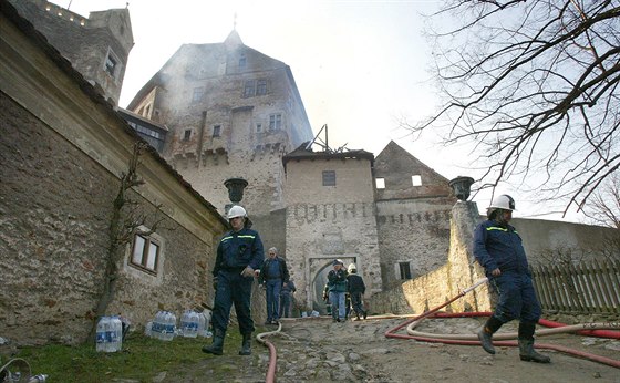 Na Perntejn hoelo 15. dubna 2005.