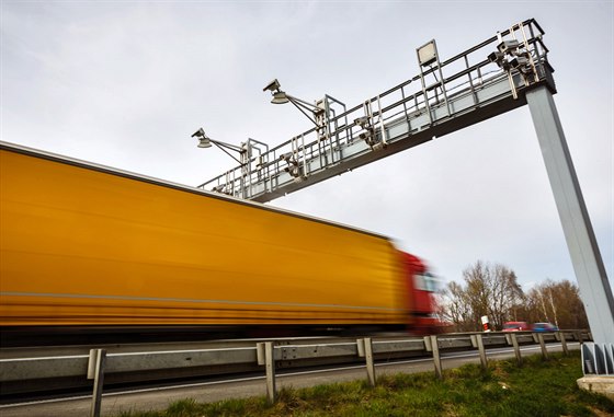 Podle statistik tvoří téměř devadesát procent veškeré nákladní dopravy kamiony těžší, než 12 tun. Nejvíce platí stále čeští dopravci (53%), jejich podíl ale klesá. 