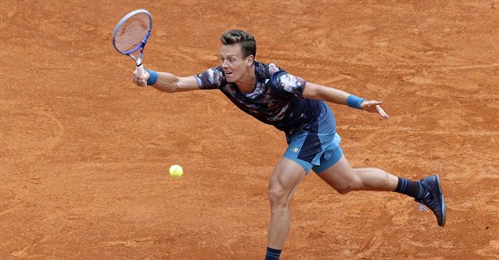 RETURN. Tomá Berdych ve finále turnaje v Monte Carlu.