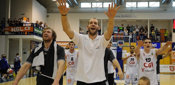 Díntí basketbalisté slaví postup do semifinále play-off.