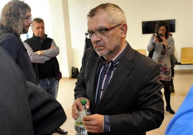 Právník Milan Holomek u zlínského krajského soudu.