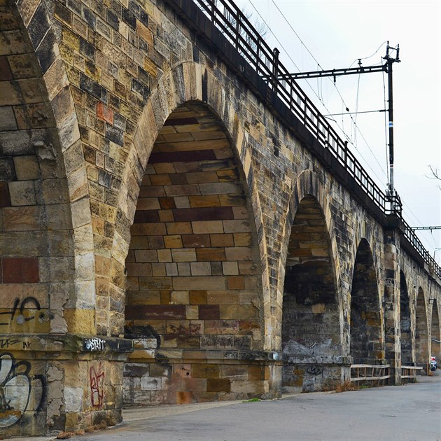 Fotogalerie Negrelliho Viadukt V Karl n Je Po Karlov Most Druh 