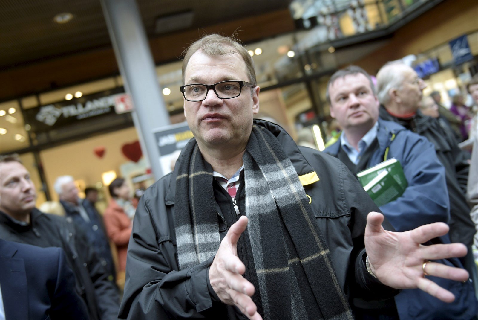 Finský premiér Juha Sipilä nabídl uprchlík�m vlastní d�m.