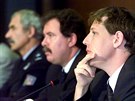 Ministr vnitra Stanislav Gross a policejní prezident Jií Kolá (vlevo) pi...