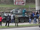 Test historického tanku T-34 na nábeí Ostravice v Ostrav. (15. dubna 2015)